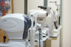 最新機器を揃え、眼圧検査や屈折検査、角膜内皮細胞検査などを行ないます。